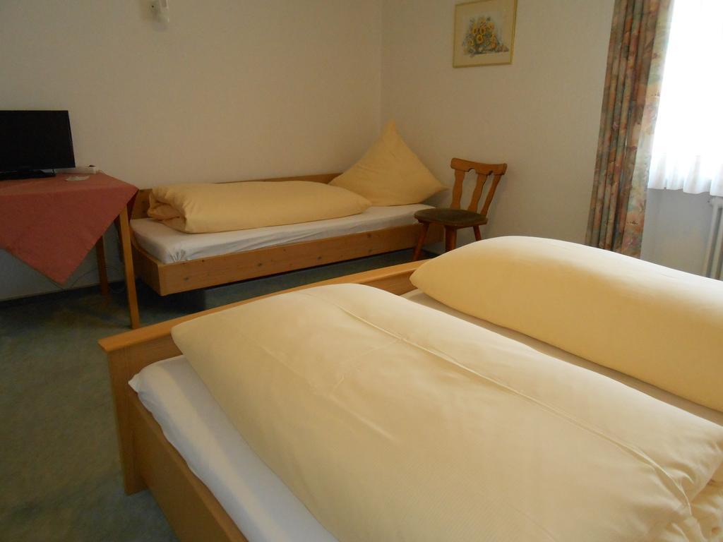 Landgasthof Schuetzen Tengen Room photo