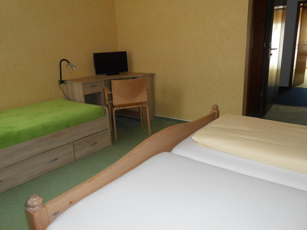 Landgasthof Schuetzen Tengen Room photo