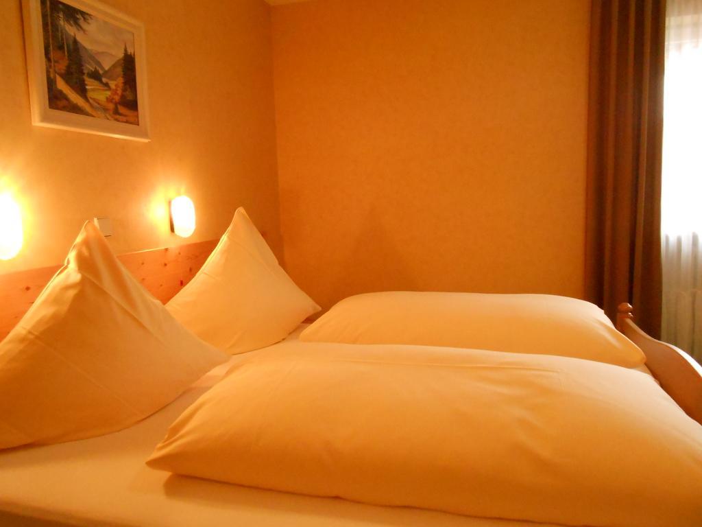 Landgasthof Schuetzen Tengen Room photo