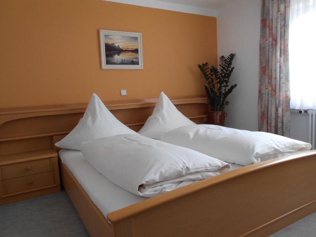 Landgasthof Schuetzen Tengen Room photo