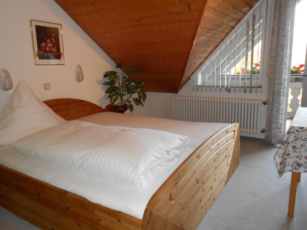 Landgasthof Schuetzen Tengen Room photo